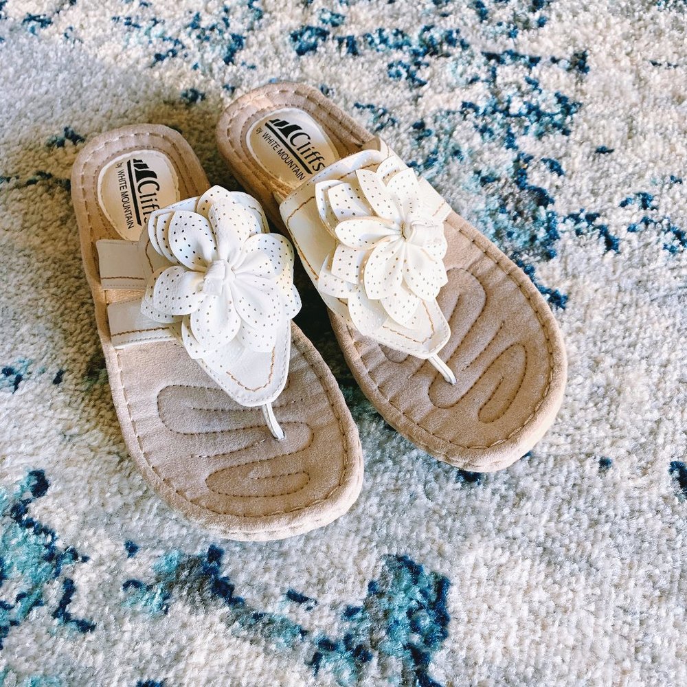 Cliffs by White Mountain Carlina Wedge Sandal